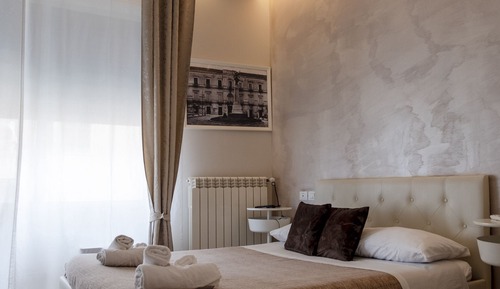 Deluxe-Doppelzimmer, eigenes Bad (Piazza d'Arezzo)