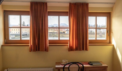 Standard-Doppelzimmer, Flussblick