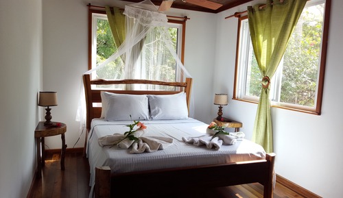 Chalet, 2 Schlafzimmer, Küche, Hügelblick (Villa Vista)