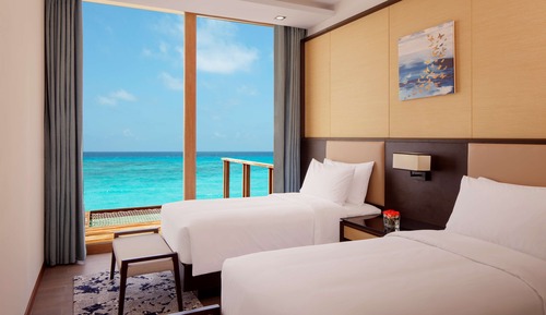 Villa, 3 Schlafzimmer, eigener Pool, auf dem Wassser (50% off transfers for 3nights & above)