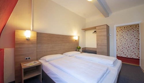 Standard-Doppelzimmer, Gemeinschaftsbad
