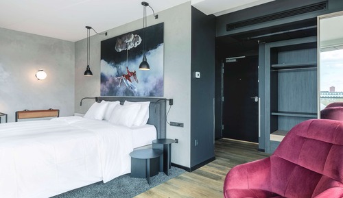 Superior-Zimmer, Balkon, Stadtblick