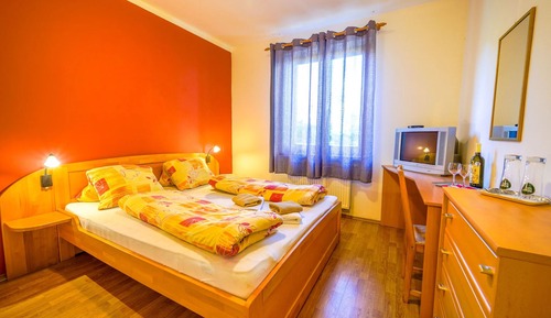 Standard-Doppel- oder -Zweibettzimmer