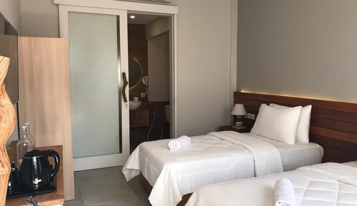 Deluxe-Doppel- oder -Zweibettzimmer, Poolblick