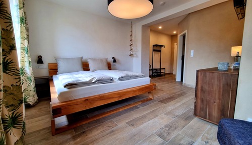 Superior-Haus, mit Bad, Gartenblick (9-Zimmer Denkmal-Haus)