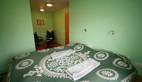 Doppel- oder Zweibettzimmer, eigenes Bad