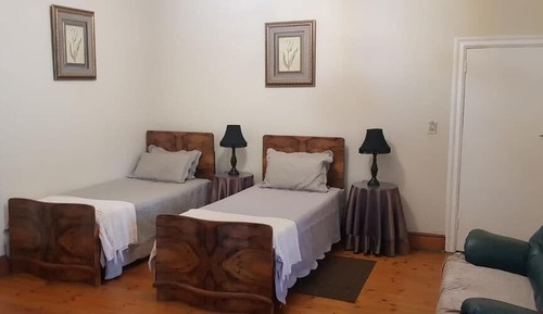 Doppel- oder Zweibettzimmer