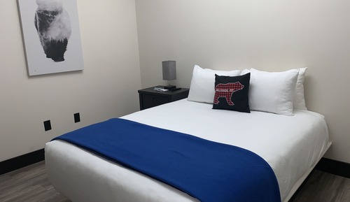 Single Queen Budget with Shared Bath