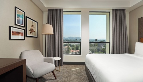 Zimmer, 1 King-Bett (Mobility/Hearing Access, Roll-In Shwr)