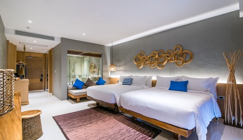 Pool Access Sea View