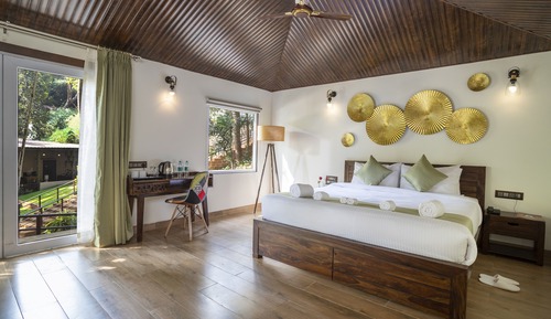 Luxury-Doppelzimmer, 1 Schlafzimmer, mit Bad, Poolblick