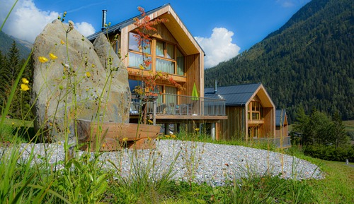 Superior-Ferienhütte, 2 Schlafzimmer, Terrasse, zum Garten hin (Ankogel, incl. EUR 60 cleaning fee)