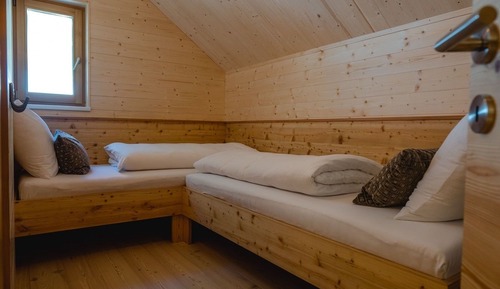 Superior-Ferienhütte, 2 Schlafzimmer, Balkon (Auernig, incl. EUR 60 cleaning fee)