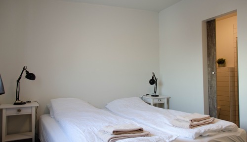 Doppel- oder Zweibettzimmer, eigenes Bad