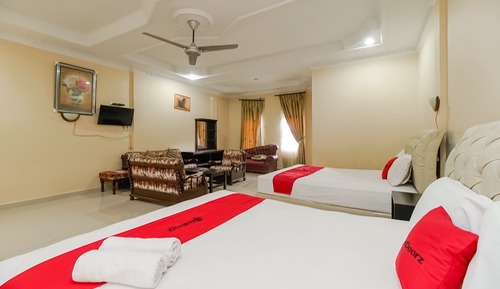 Family Room (RedDoorz)