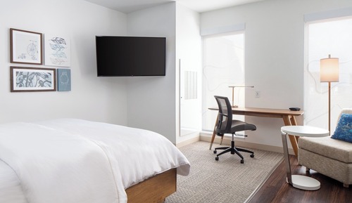 Zimmer, 1 King-Bett, Nichtraucher (Mobility/Hearing Access, Roll-in Shwr)