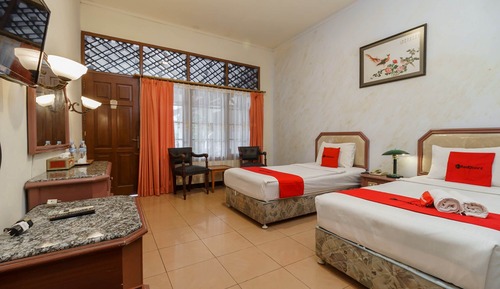 Premium-Zweibettzimmer (RedDoorz)