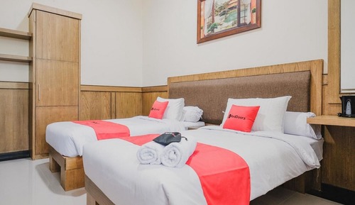 Twin Room (RedDoorz)