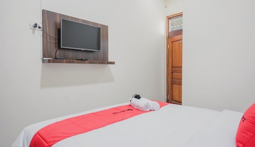 Double Room (RedDoorz)