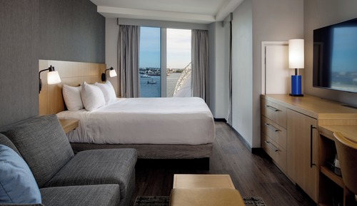 Zimmer, Mehrere Betten, Hafenblick (2 Queen Beds with Sofabed)