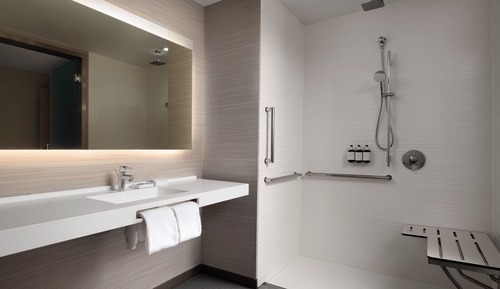 Zimmer, 1 King-Bett (Mobility/Hearing Access, Roll-in Shwr)