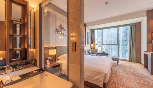 Club-Zimmer, 1 King-Bett, Stadtblick