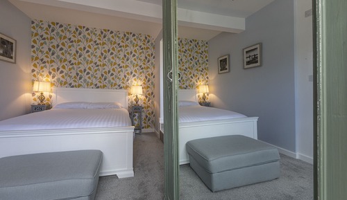 Doppelzimmer (Room 2)