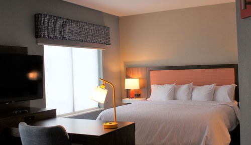 Zimmer, 1 King-Bett, barrierefrei (Mobility & Hearing, Roll-in Shower)