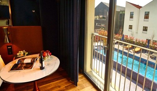 Superior-Zimmer, 1 King-Bett, Poolblick