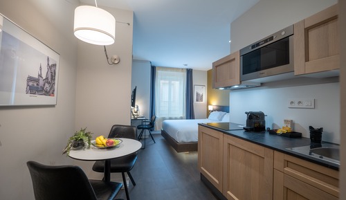 Doppelzimmer, Stadtblick (1)