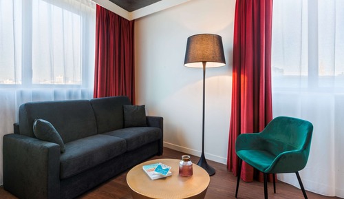 Familienzimmer, 1 Queen-Bett, Nichtraucher (Larger Room;with Sofabed)