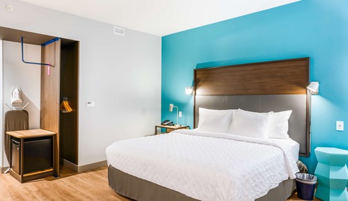 Zimmer, 1 King-Bett (Roll-In Shower)