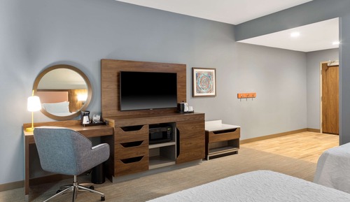 Zimmer, 2 Queen-Betten, barrierefrei, Badewanne