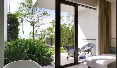 Family Room, 1 King Bed, Partial Ocean View