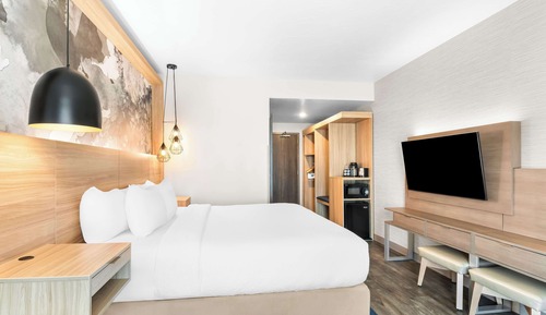 Standardzimmer, 1 King-Bett, Nichtraucher, Kühlschrank und Mikrowelle (Walk-in Shower)