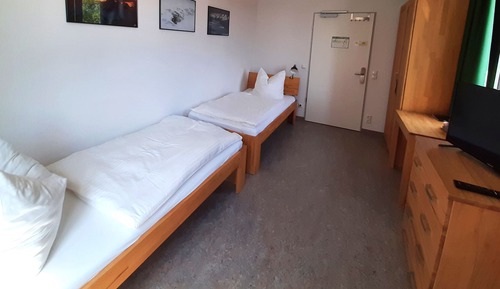 Basic-Doppel- oder -Zweibettzimmer, Gemeinschaftsbad