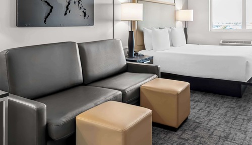 Standardzimmer, 1 King-Bett, Nichtraucher, Kühlschrank und Mikrowelle (Shower Only;with Sofabed)