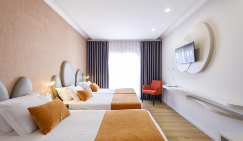 Basic-Dreibettzimmer, Balkon, Stadtblick