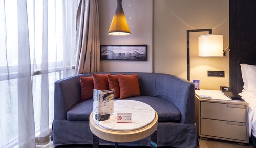 Zimmer, 1 King-Bett (High Floor)