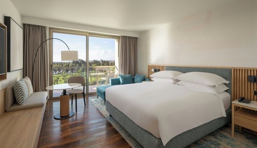 Deluxe-Zimmer, 1 King-Bett, Balkon, Blick auf die Anlage