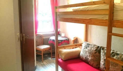 Basic-Zweibettzimmer, eigenes Bad (with Bunk Bed)