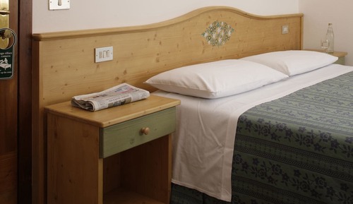 Doppel- oder Zweibettzimmer