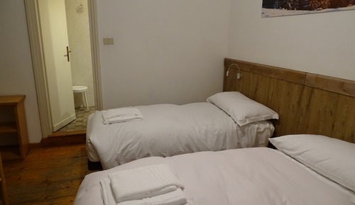 Classic-Doppel- oder -Zweibettzimmer