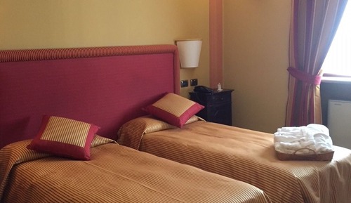 Classic-Doppel- oder -Zweibettzimmer