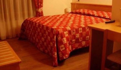 Doppel- oder Zweibettzimmer