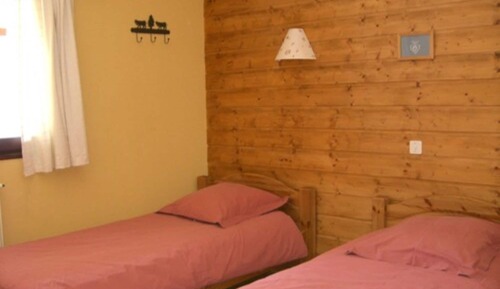 Basic-Doppel- oder -Zweibettzimmer