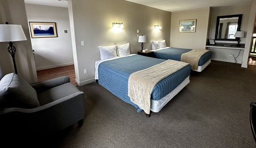 Classic-Zimmer, 2 Queen-Betten, Küche, Hafenblick