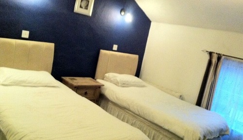 Dreibettzimmer, eigenes Bad ((Non En-Suite))