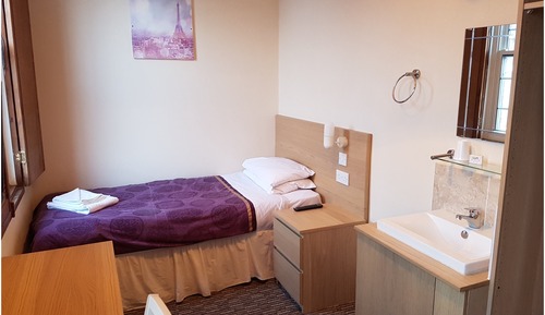 Standard-Einzelzimmer, Gemeinschaftsbad