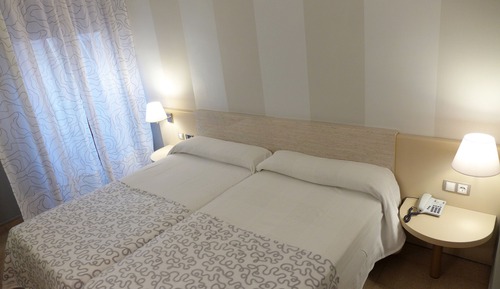 Standard-Doppel- oder -Zweibettzimmer